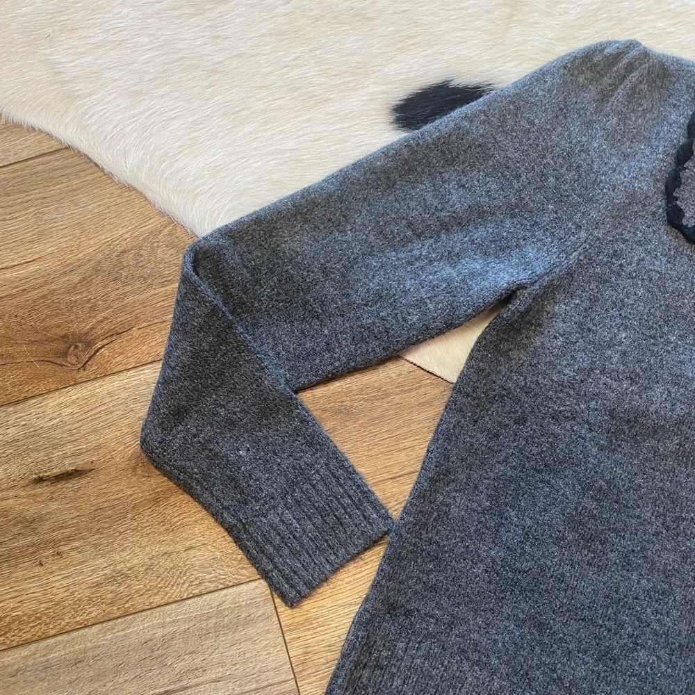 Mystree sweater long-sleeved, pointed collar,scalloped trim puffed shoulders - Picture 2 of 7